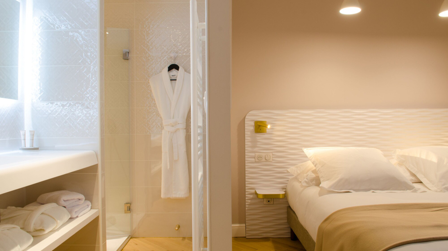 Bedroom 3, Xix, Hérault