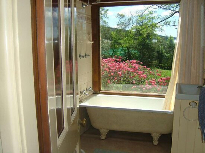 Bathroom 3, Hermitage Cottage, Hawkesbury