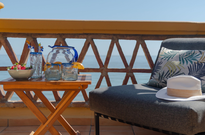 Others 4, Super Front Line Location Apartment - Heated Pool, Málaga