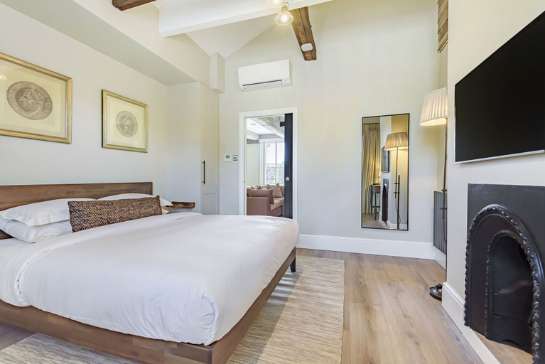 Bedroom 2, Oak & Poppy Apartments, London