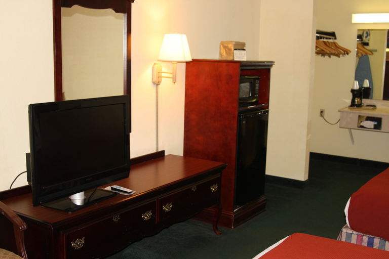 Bedroom 3, Best Inn Booneville, Prentiss