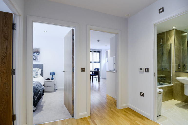 Bathroom 4, London Bridge – Tooley St by Viridian Apartments, London