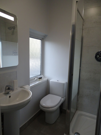 Bathroom 4, The Beeches Hotel and Leisure Club, Nottinghamshire