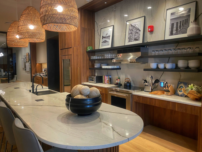Food & Drinks 5, Kinn Guesthouse Downtown, Milwaukee