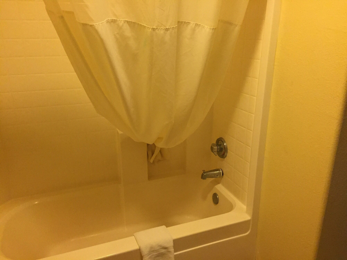 Bathroom 5, Days Inn & Suites by Wyndham Red Rock-Gallup, McKinley