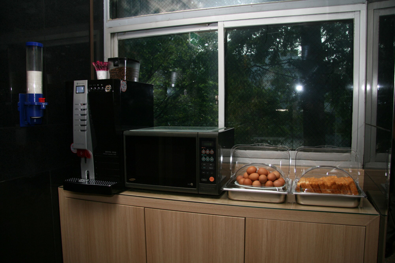 Food & Drinks 5, New Grand Hotel, Buk