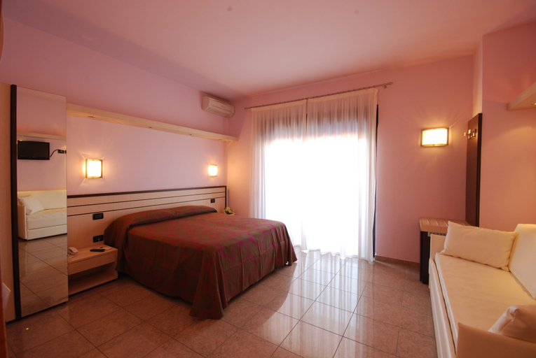 Bedroom 2, Hotel Clara, Teramo