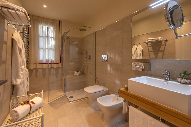 Bathroom 5, Resort 37, Florence