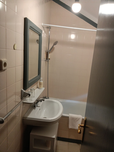 Bathroom 4, Quinta de Leandres, Manteigas