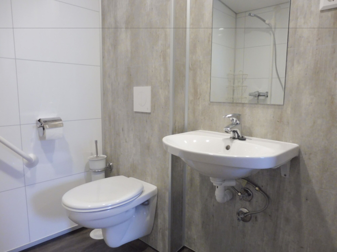 Bathroom 4, Fiskesenter Birkeland, Vestnes