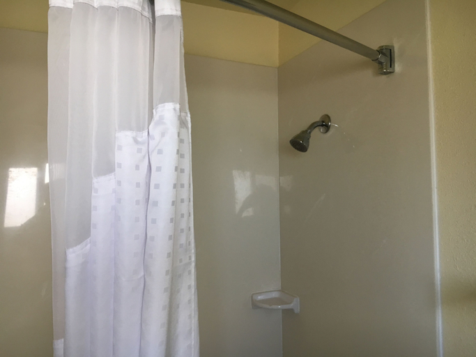 Bathroom 3, Econo Lodge Long Beach I-405, Los Angeles