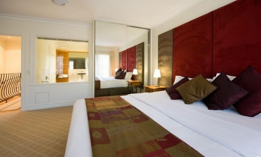 Bedroom, Lakeside Suites 3, Hepburn - East