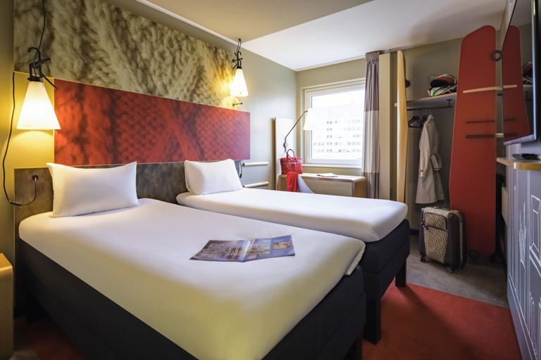 Bedroom 4, ibis London Stratford, London