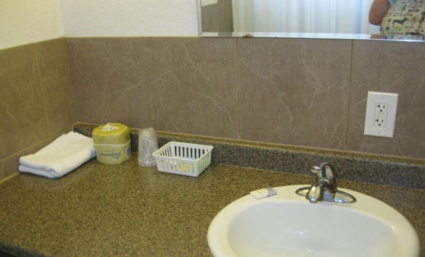 Bathroom 5, Circle S Lodge, Scotts Bluff