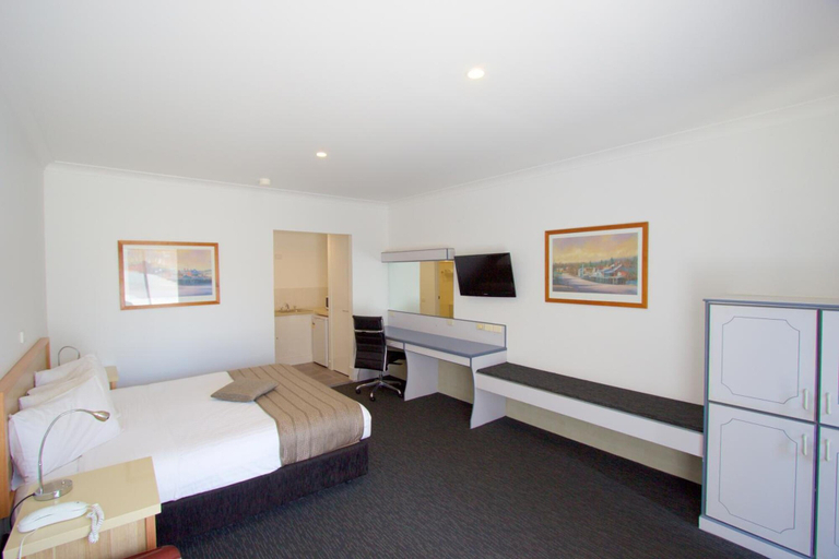 Bedroom 4, Albury Paddlesteamer, Albury