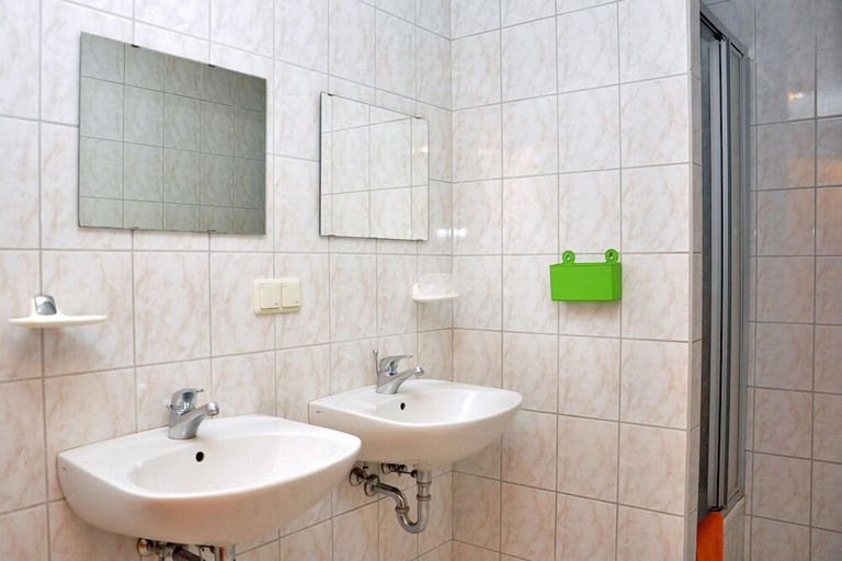 Bathroom 3, Ferienanlage Reinsberger Dorf, Ilm-Kreis