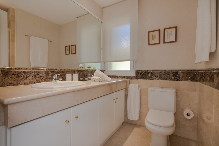 Bathroom 3, Super Front Line Location Apartment - Heated Pool, Málaga