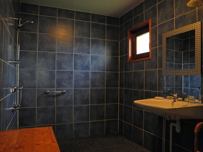 Bathroom 5, Chambres d'hôtes du Plateau de la Danse, Loire