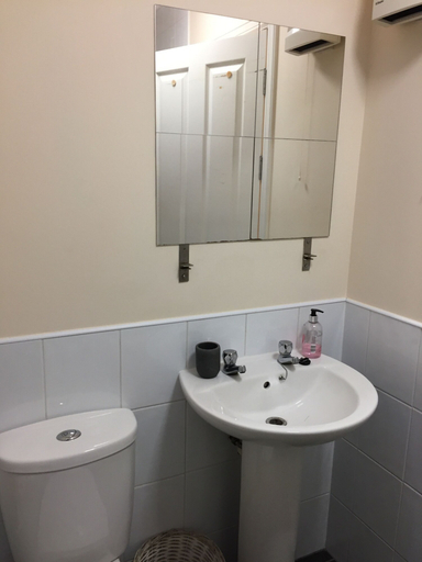 Bathroom 4, 8 Varis Apartments, Moray