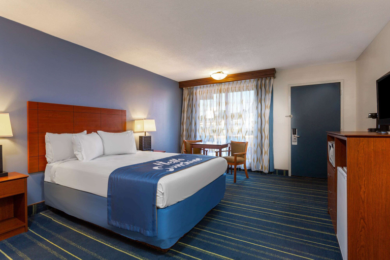 Bedroom 3, Days Inn by Wyndham Breezewood, Bedford
