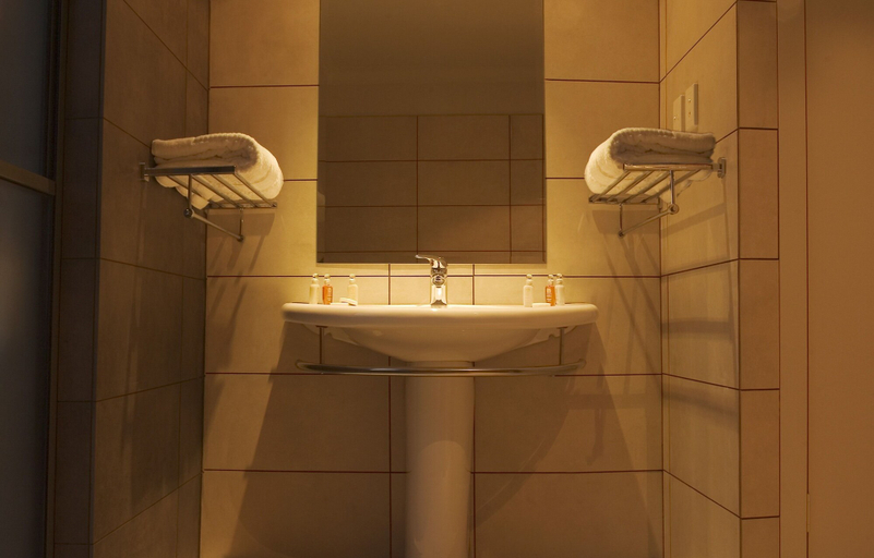 Bathroom, Alure Stanthorpe, Stanthorpe