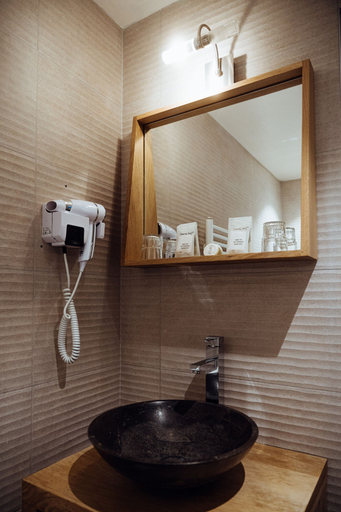 Bathroom 4, Hotel le Dauphin les Loges, Calvados