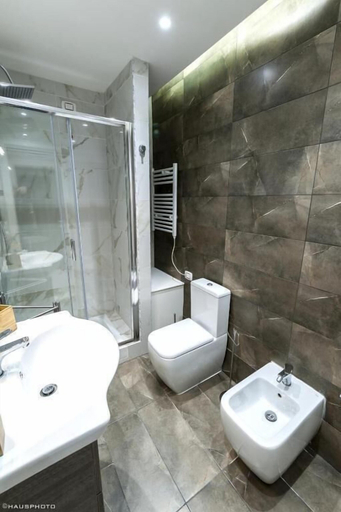 Bathroom 5, A Durmì Suite, Napoli