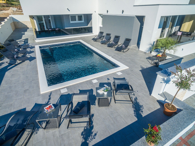Sport & Beauty 5, Villa Magnifica Apartments with pool, Novalja