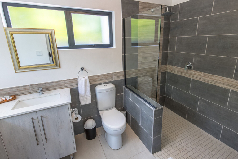 Bathroom 5, Mimosa Lodge, Cape Winelands