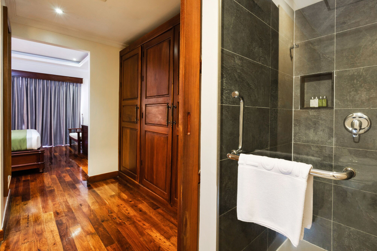 Bathroom 5, Saem Siemreap Hotel, Siem Reap