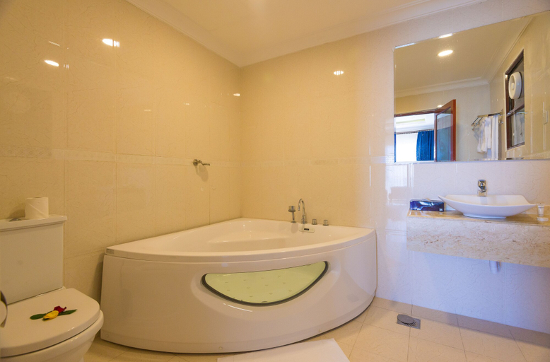 Bathroom 4, Golden Tulip Zanzibar Resort, Magharibi