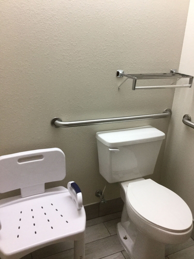 Bathroom 4, Quality Inn Arcola, Douglas
