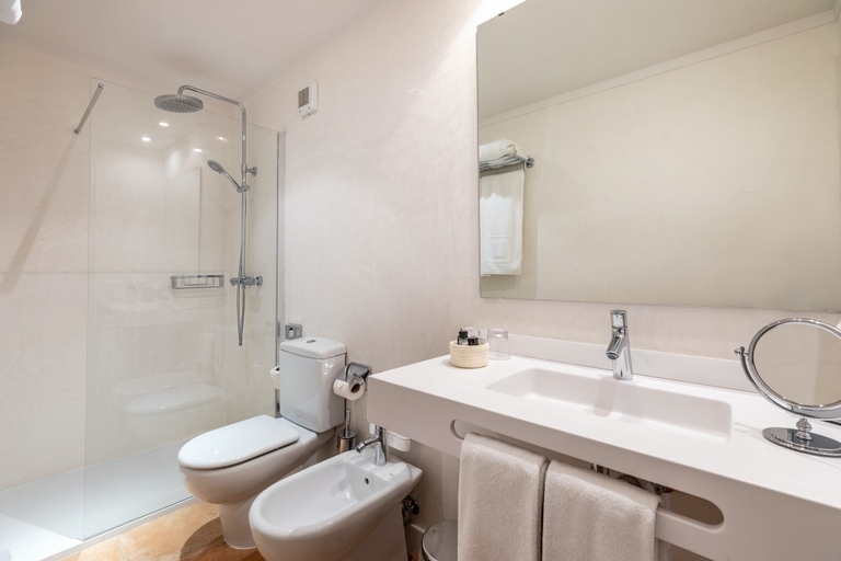 Bathroom 4, Hotel Llenaire, Baleares