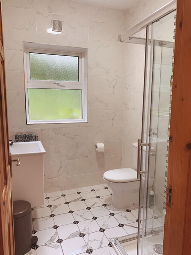 Bathroom, Mangerton Mountain Chalets