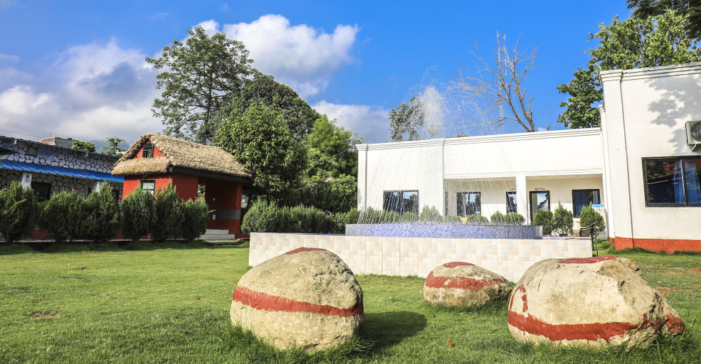 Exterior & Views