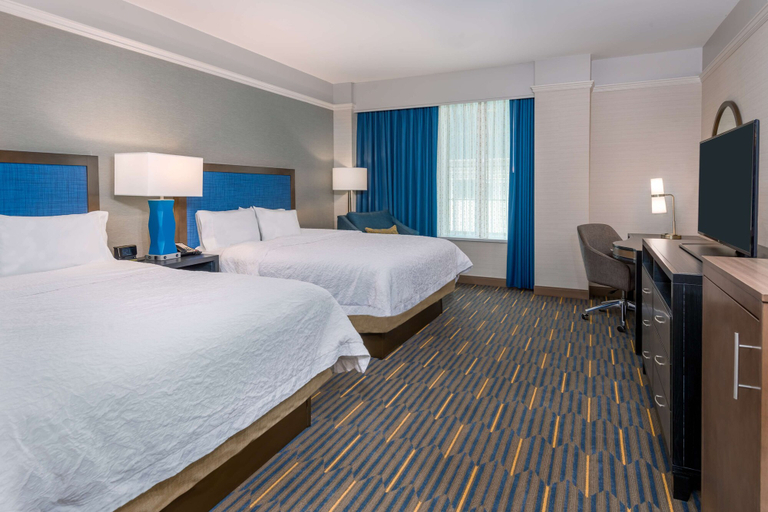 Bedroom 3, Hampton Inn & Suites Buffalo Downtown, Erie
