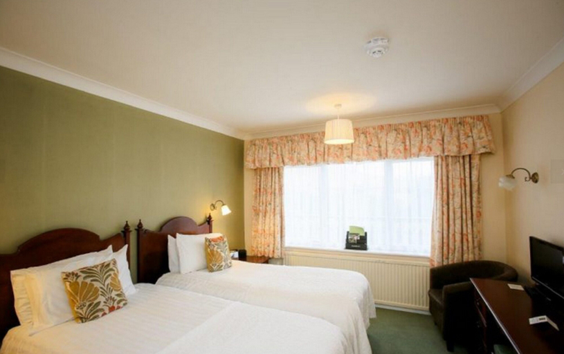 Bedroom 2, The Izaak Walton Hotel, Staffordshire