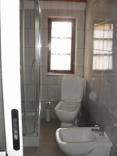 Bathroom 3, Rooms Emiliano, Krujës