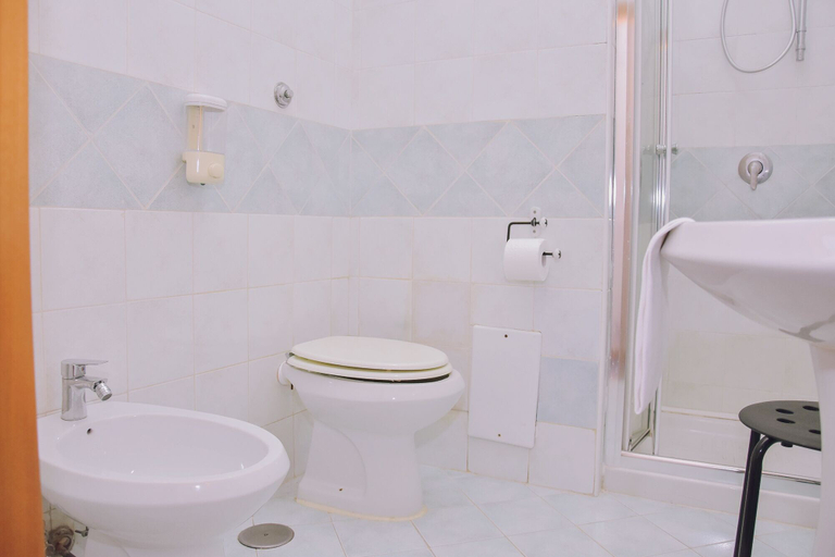 Bathroom 3, Hotel Piccolo Sogno, Napoli
