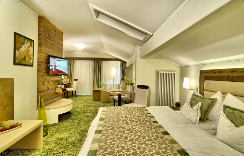 Bedroom 3, Hotel Neuhäusl Berchtesgaden, Berchtesgadener Land