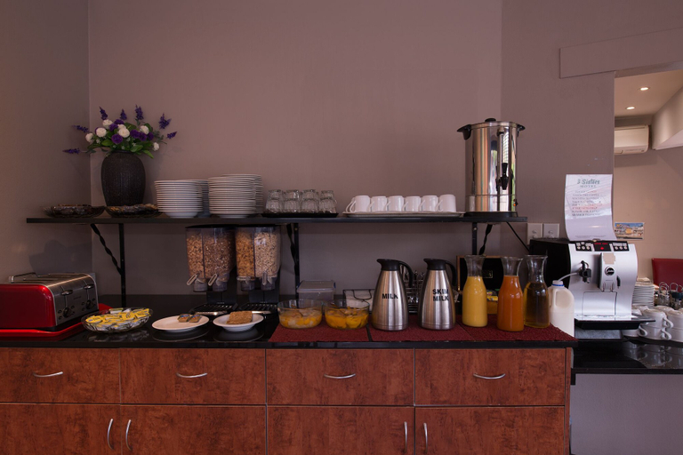 Food & Drinks 5, 3 Sisters Motel, Blue Mountains