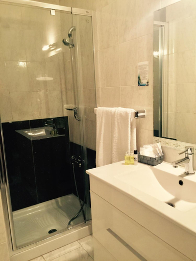 Bathroom 3, Hotel Llansola, Tarragona
