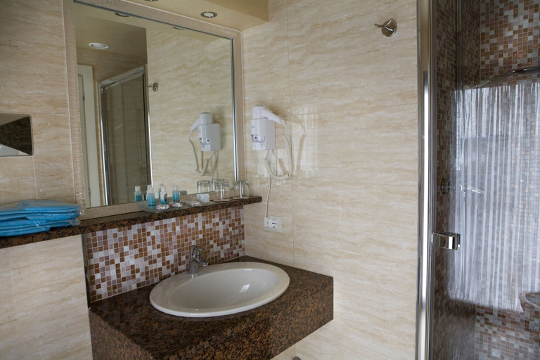 Bathroom 5, Hotel Eden, Brescia
