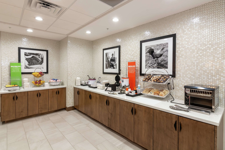 Food & Drinks 5, Hampton Inn & Suites Dallas East, Dallas