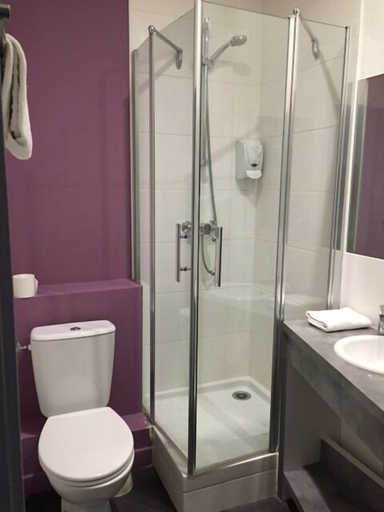 Bathroom 5, Hotel Ambassadeurs, Haute-Garonne