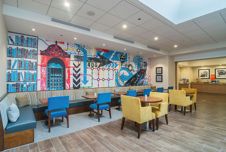 Food & Drinks 5, Hampton Inn Chicago North-Loyola Station, Cook