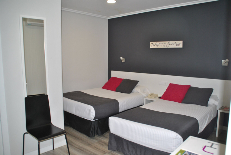 Bedroom 4, Hotel Junquera, Pontevedra