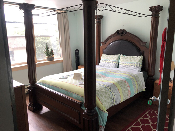Bedroom 3, Historic Hotel Bayview, Kitimat-Stikine
