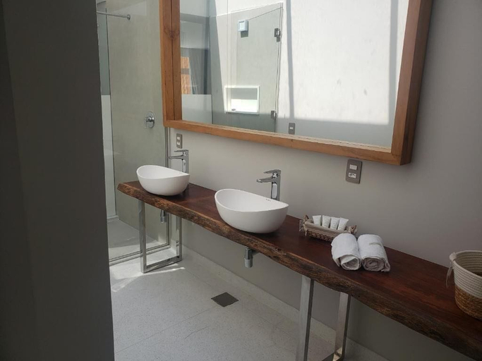Bathroom 4, Bahari Suites, Ilhabela
