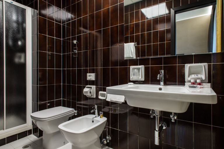 Bathroom 5, Hotel Mirage, Florence